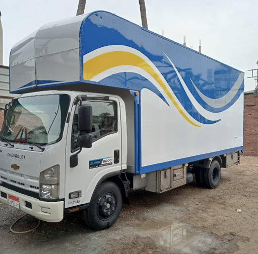 شاحنة نقل أثاث زرقاء مغلقة من أسطول MD Transport لنقل العفش بأمان في مصر