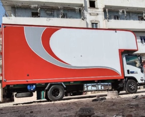 سيارة نقل عفش مغلقة من أسطول MD Transport جاهزة لعملية نقل أثاث في مصر